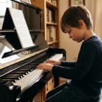 Mon enfant veut arrêter le piano : que faire ?