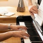 Combien coûte un cours de piano ? Tarifs et ce qui les justifie